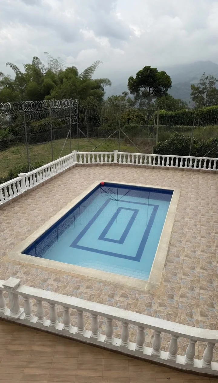 Entorno Natural y Piscina Campestre